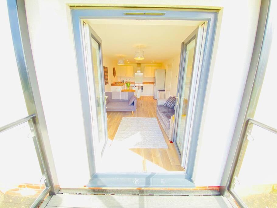 Apartment Beautiful, Brand New Apartment! Cheltenham